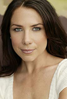 How tall is Kate Ritchie?